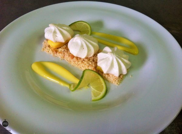 Tarte déstructurée au citron meringué façon crumble (Crédit Photo: chef Younes HAMITECHE - mangeonsbien.tn)